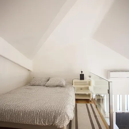 Mezzanine With A View In Bairro Alto Apartmán