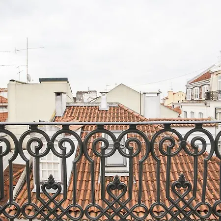 Mezzanine With A View In Bairro Alto * 리스본