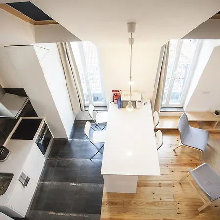 아파트 Mezzanine With A View In Bairro Alto