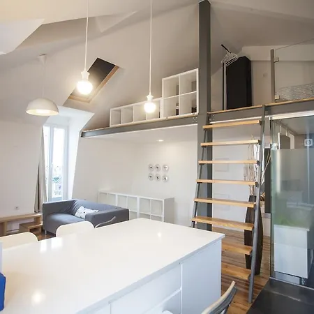 아파트 Mezzanine With A View In Bairro Alto