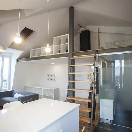Mezzanine With A View In Bairro Alto 리스본